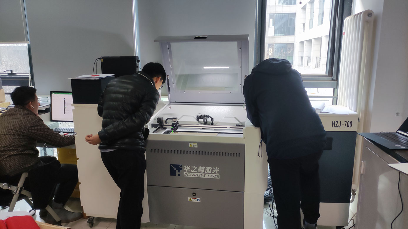 奮進(jìn)號(hào)HZZ-V3000 CO2先進(jìn)激光設(shè)備入駐清華大學(xué)icenter基礎(chǔ)工業(yè)訓(xùn)練中心